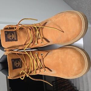 Timberland Wheats 7Y/8.5 Women